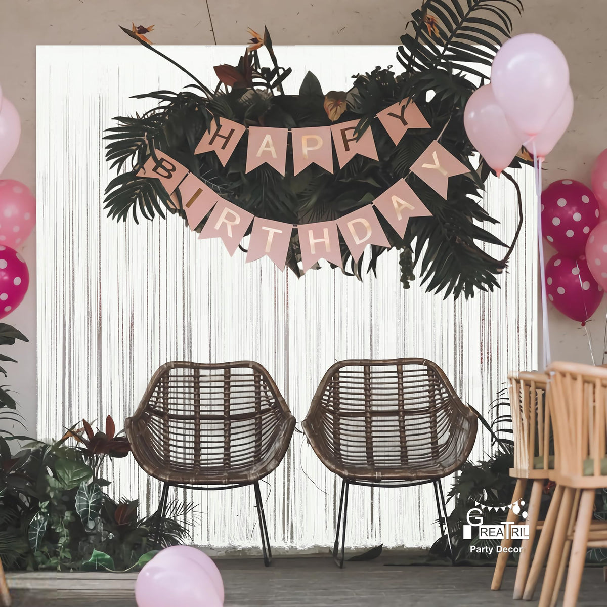 GREATRIL white streamers provide a clean, timeless backdrop for photos.