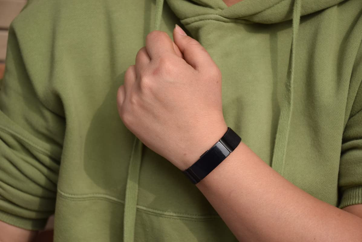 Grestun band in use on ankle while running illustrating stable tracking and comfort