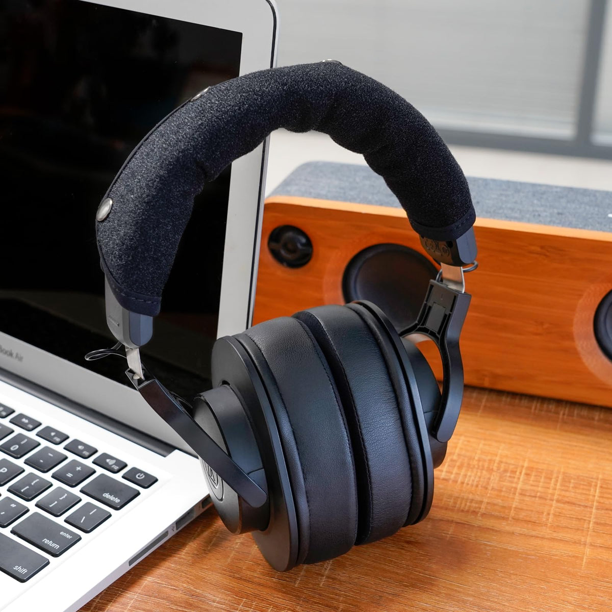 GVOEARS reinforced stitching keeps earpads durable and resistant to splitting.