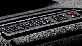 Hawke Frontier ED X 8x42 twist-up eyecups enable quick eye relief adjustments.