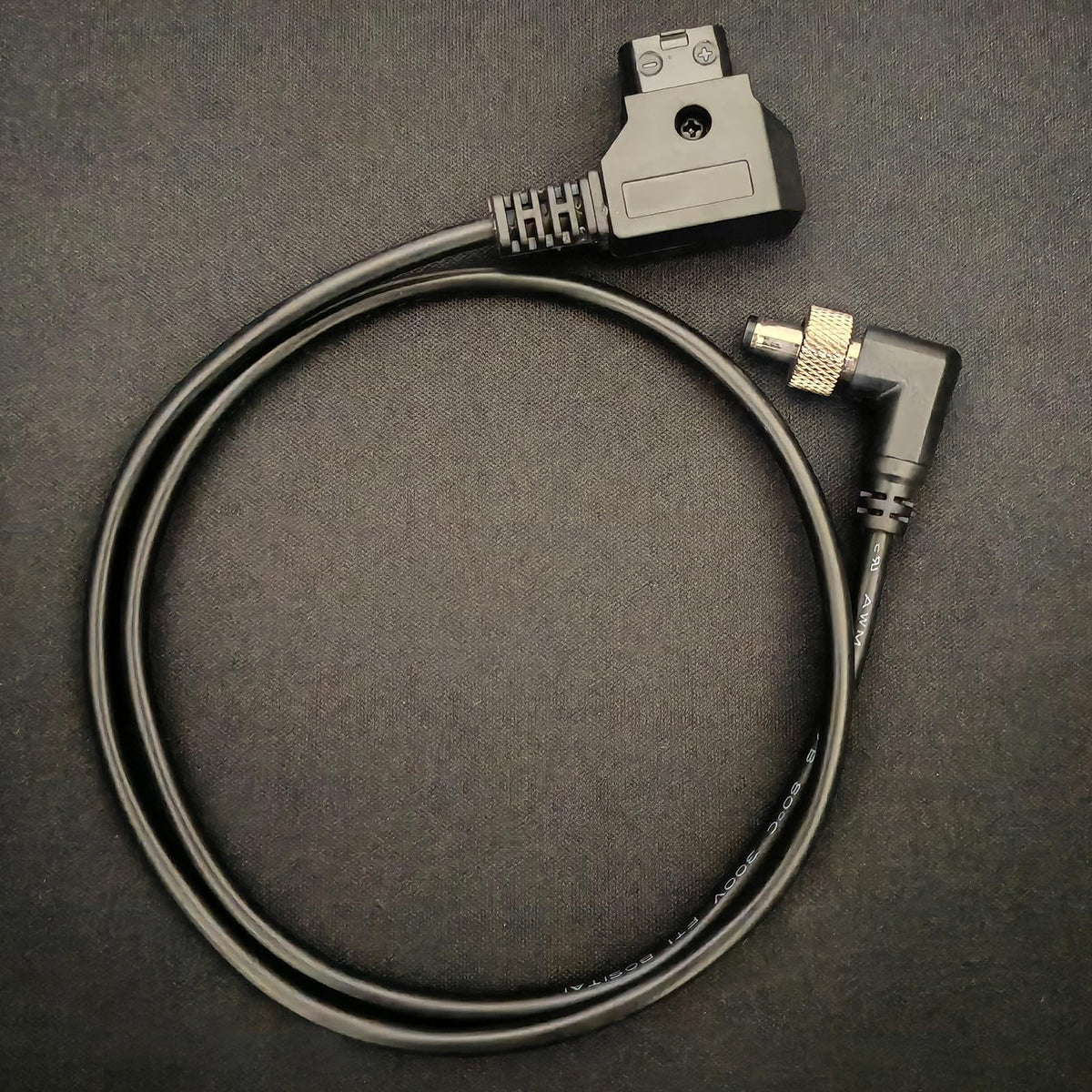 HENGYONGTA locking barrel thread detail prevents accidental unplugging during shoots
