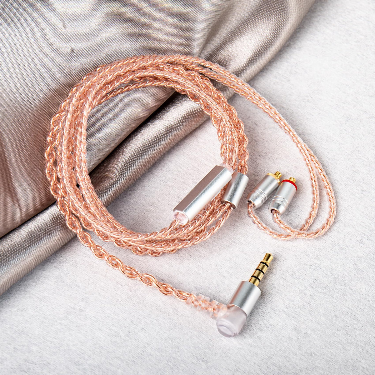 HHIFIHEAR aluminum alloy pin connector keeps the plug lightweight for comfort.