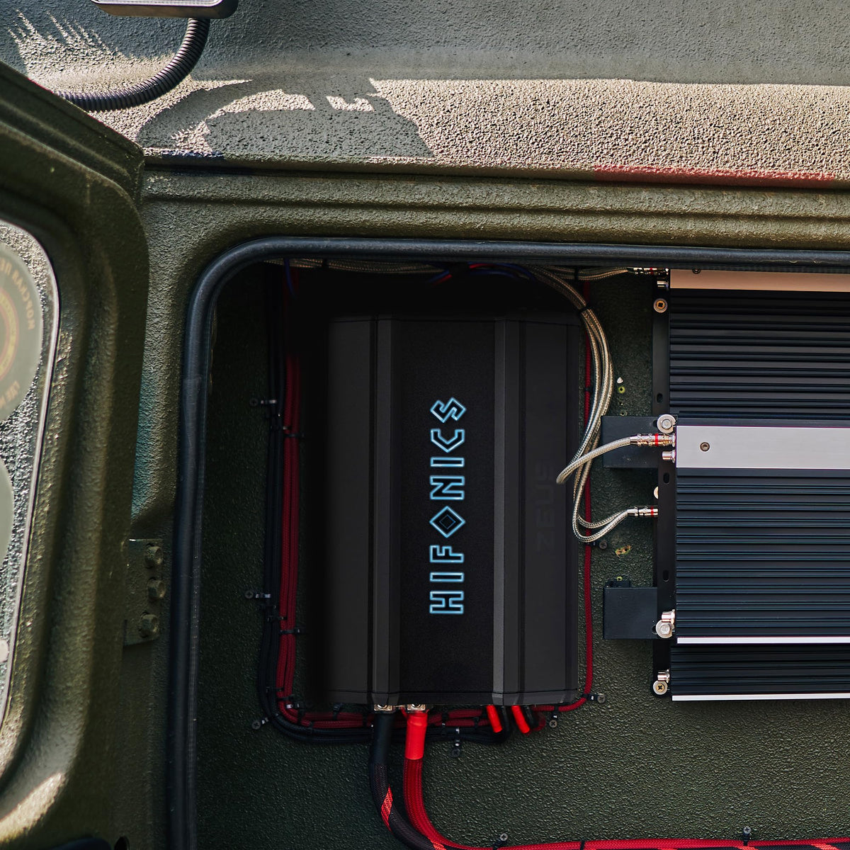Hifonics Zeus Delta auto turn-on feature enables seamless power on