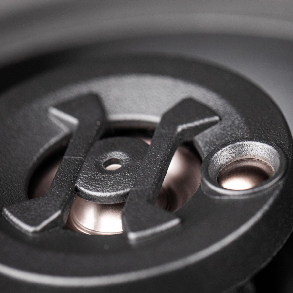 Zeus ZS653 epoxy-infused spider adds flexibility and strength
