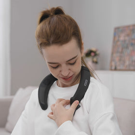 HORI 3D Surround Neckset USB-C charging for continuous play.