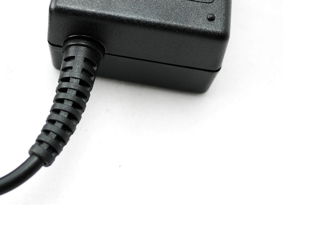 HP adapter connector close-up highlighting correct barrel plug fit and reliability