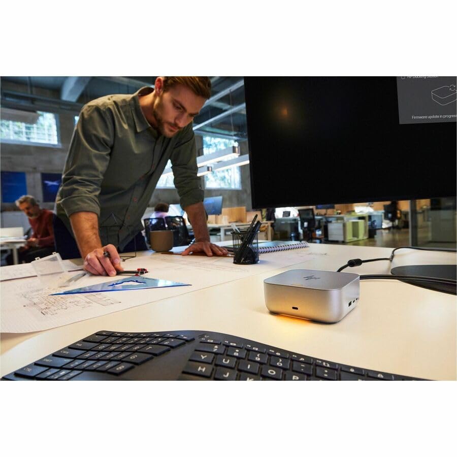 HP Thunderbolt 4 Ultra 280W G6 Dock delivers up to 280W power delivery for devices.