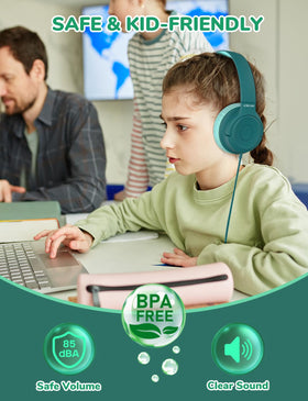 iClever single-sided braided cord demonstrating tangle-free classroom use