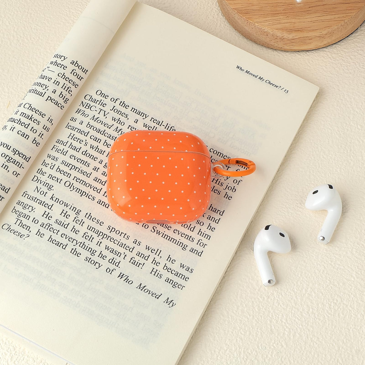 inewateri AirPods 4 case open lid auto-connect demonstration.