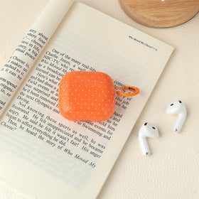 inewateri AirPods 4 case open lid auto-connect demonstration.