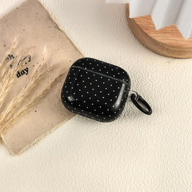 inewateri AirPods Pro 2 case with polka-dot cleaner kit supports easy cleaning.