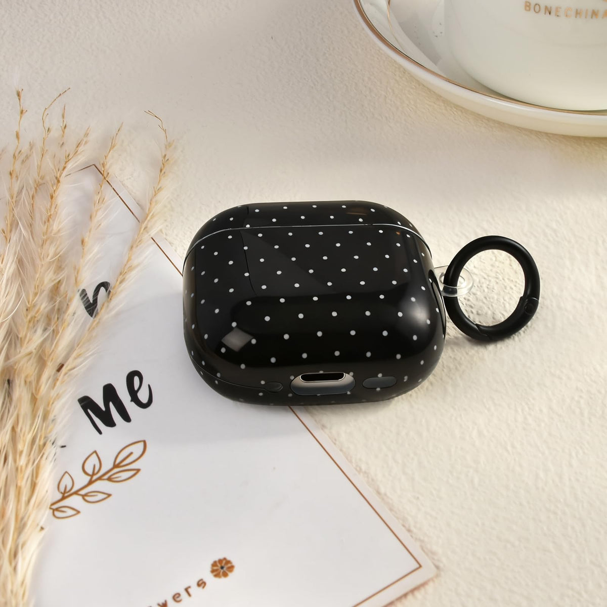 inewateri AirPods Pro 2 case with lanyard offers hands-free carrying.