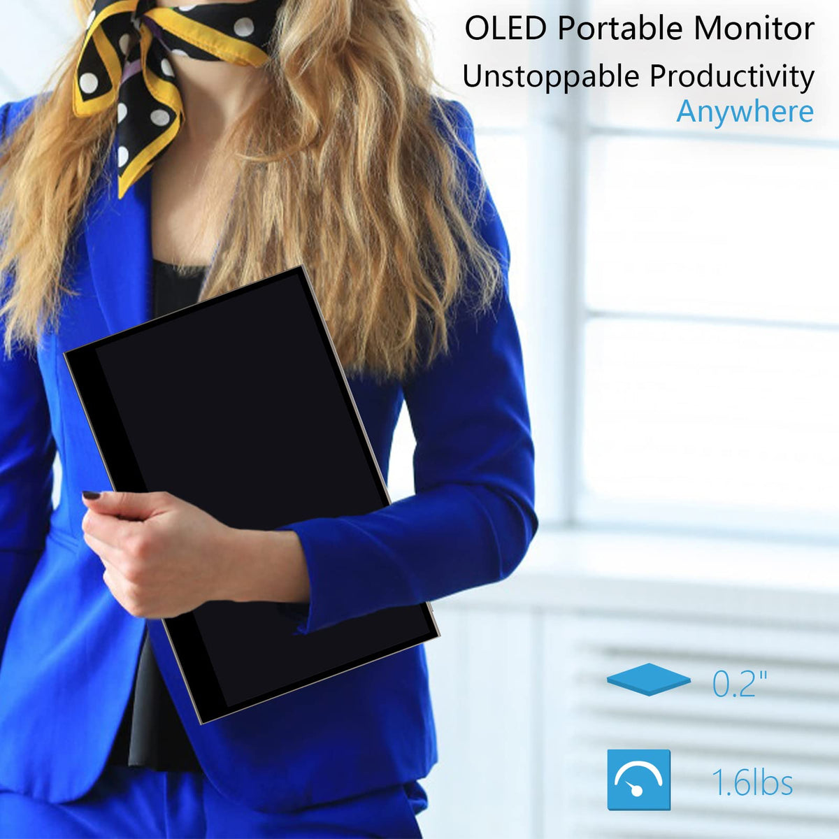 INNOCN portable monitor in travel scenario, ready for mobile workflows.