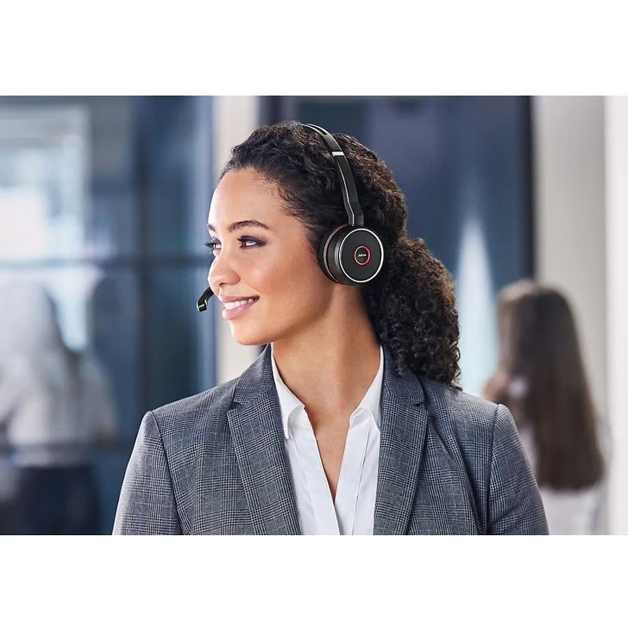 Jabra Evolve 75 SE wireless connection enabling hands-free multitasking across devices.