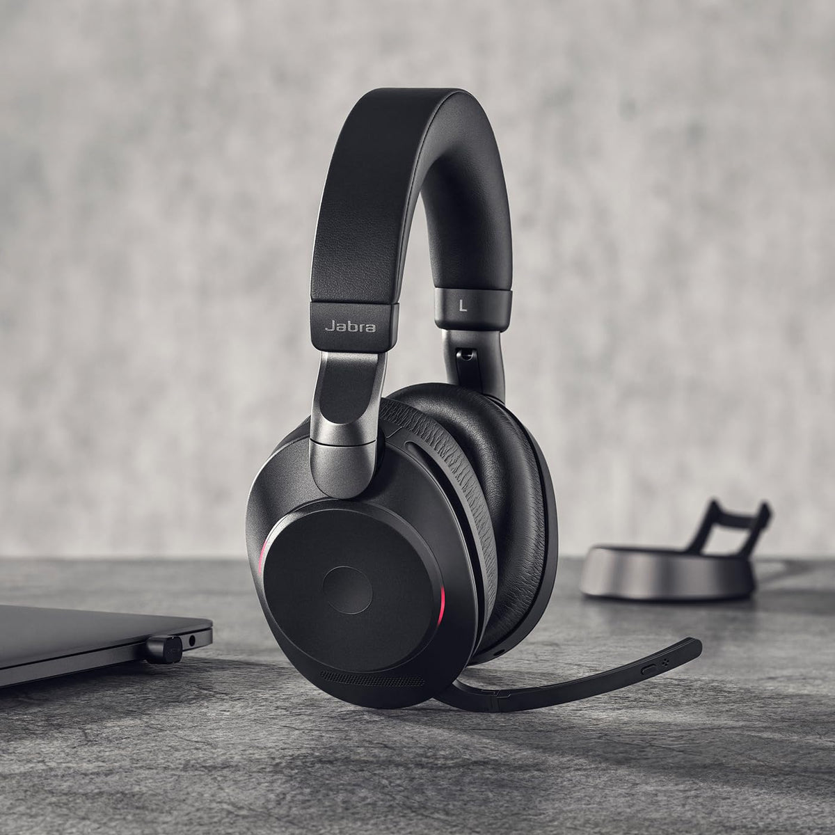 Jabra Evolve2 85 over-ear design provides a comfortable fit during long sessions.