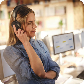 Jabra Evolve3 75 with microphone arm-free design for a clean desk setup.