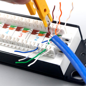 Jadaol retail packaging with screws and documentation enabling quick installation
