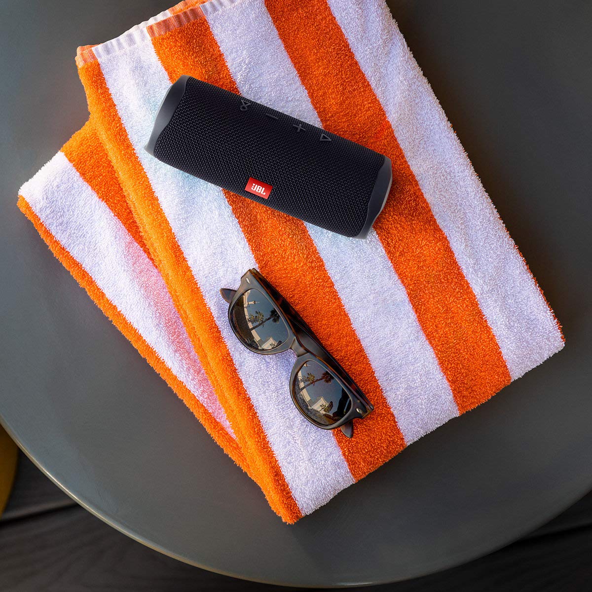 JBL Flip 5 black partyboost pairing for bigger sound across speakers