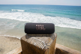JBL Flip 6 poolside use highlighting IPX7 waterproof protection