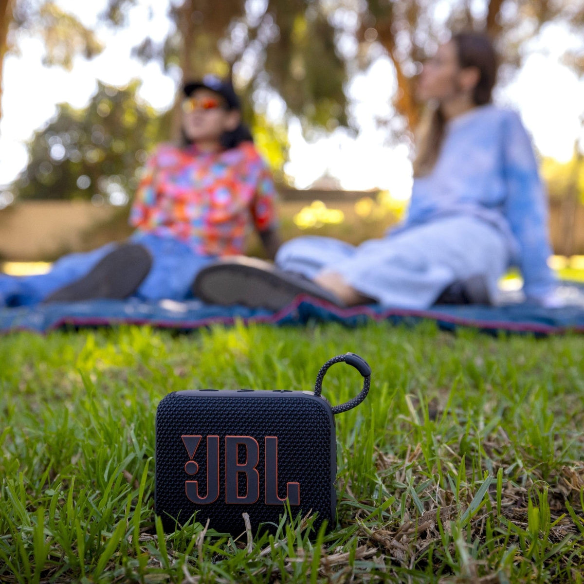 JBL Go 4 integrated loop close-up for easy carrying and clipping