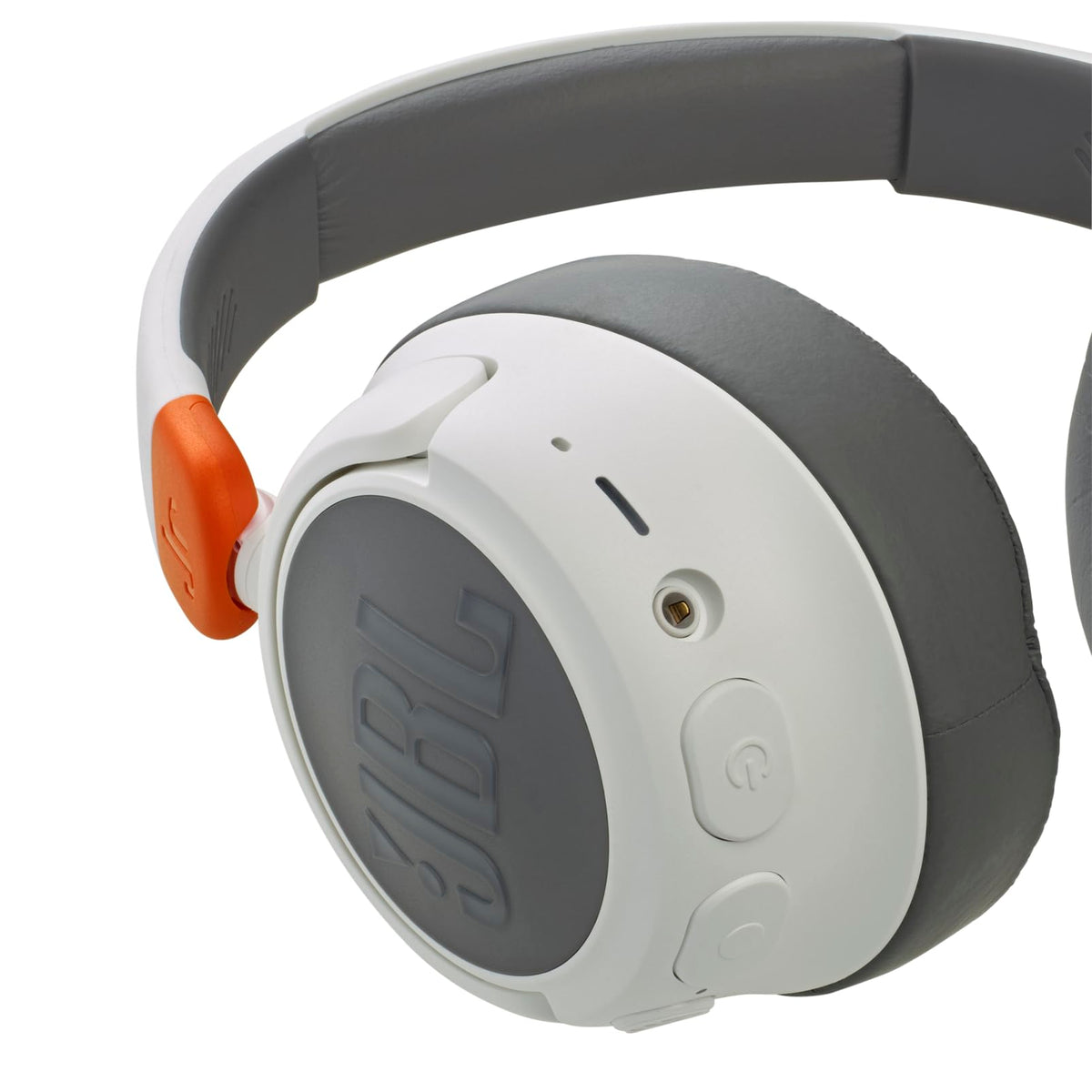JBL JR 460NC charging cable and port illustrating quick two-hour recharge benefit