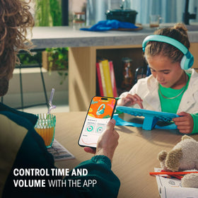 JBL Junior 320BT control buttons detail showing oversized child-friendly controls