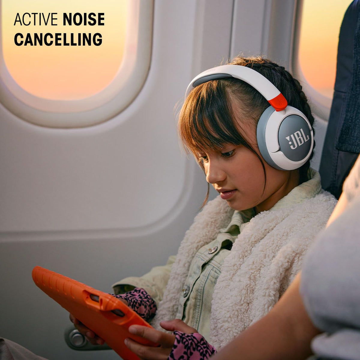 Built-in microphone on JBL Junior 470NC for classroom and family calls