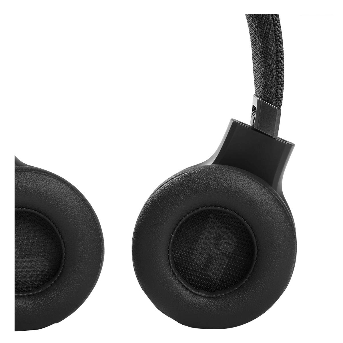 JBL Live 460NC control buttons and mic detail showing easy call and assistant control