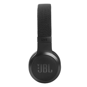 JBL Live 460NC worn by commuter illustrating comfortable fit and everyday use