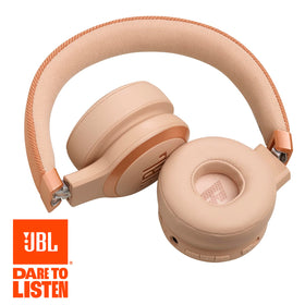JBL Live 670NC provides quick access to voice assistants via hotword or earcup tap.