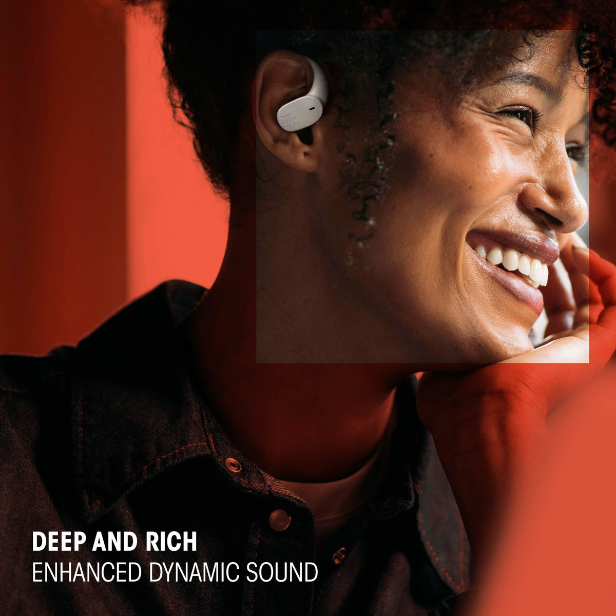 JBL Sense Lite touch controls simplify managing music and calls.