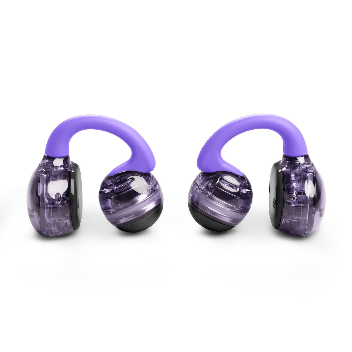 IP54-rated JBL Soundgear Clips resisting rain and dust during outdoor listening