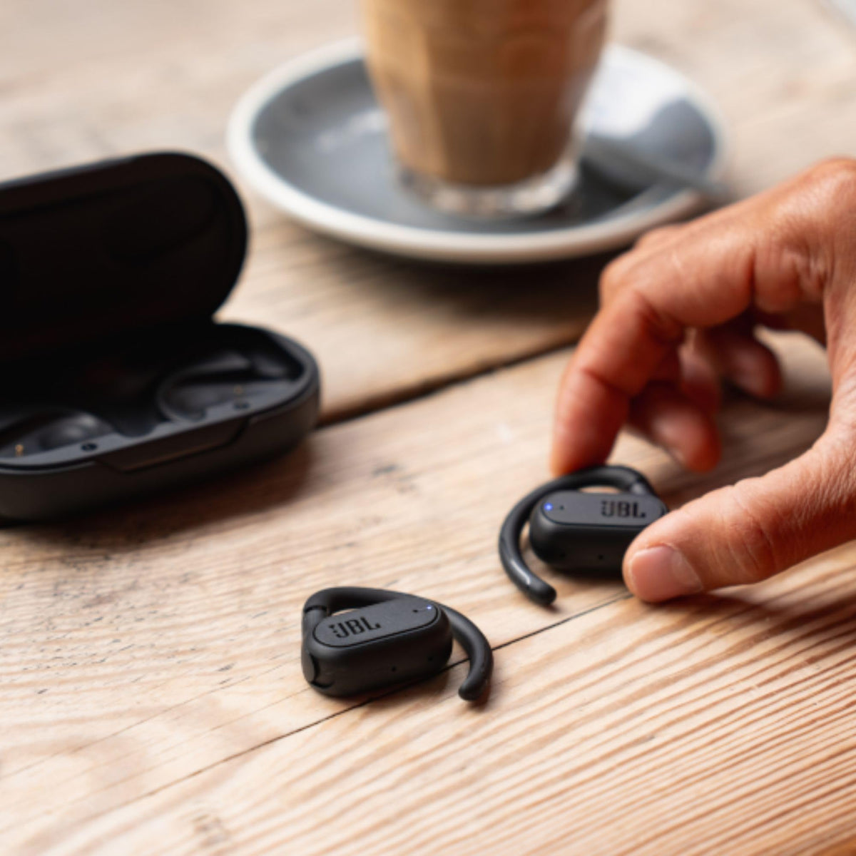 JBL SoundGear Sense OpenSound technology illustrates natural audio direction and reduced leakage.