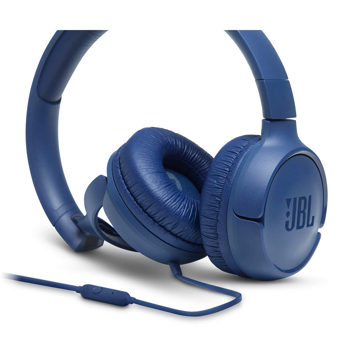 JBL Tune 500 flat cable detail demonstrating tangle‑free durability on the go