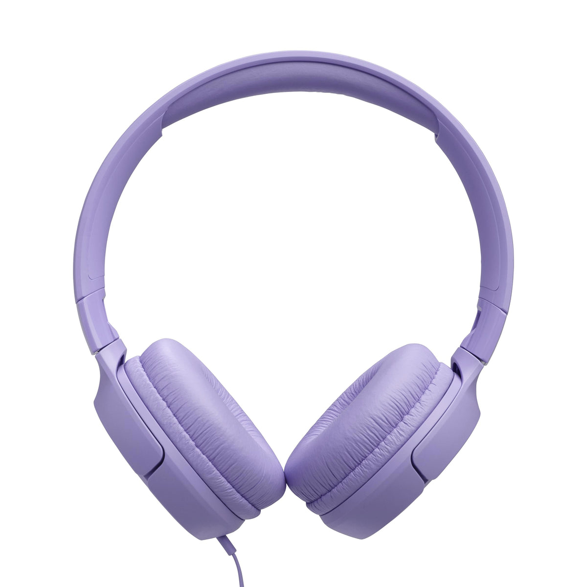 Person wearing JBL Tune 520C on commute illustrating comfort and everyday use