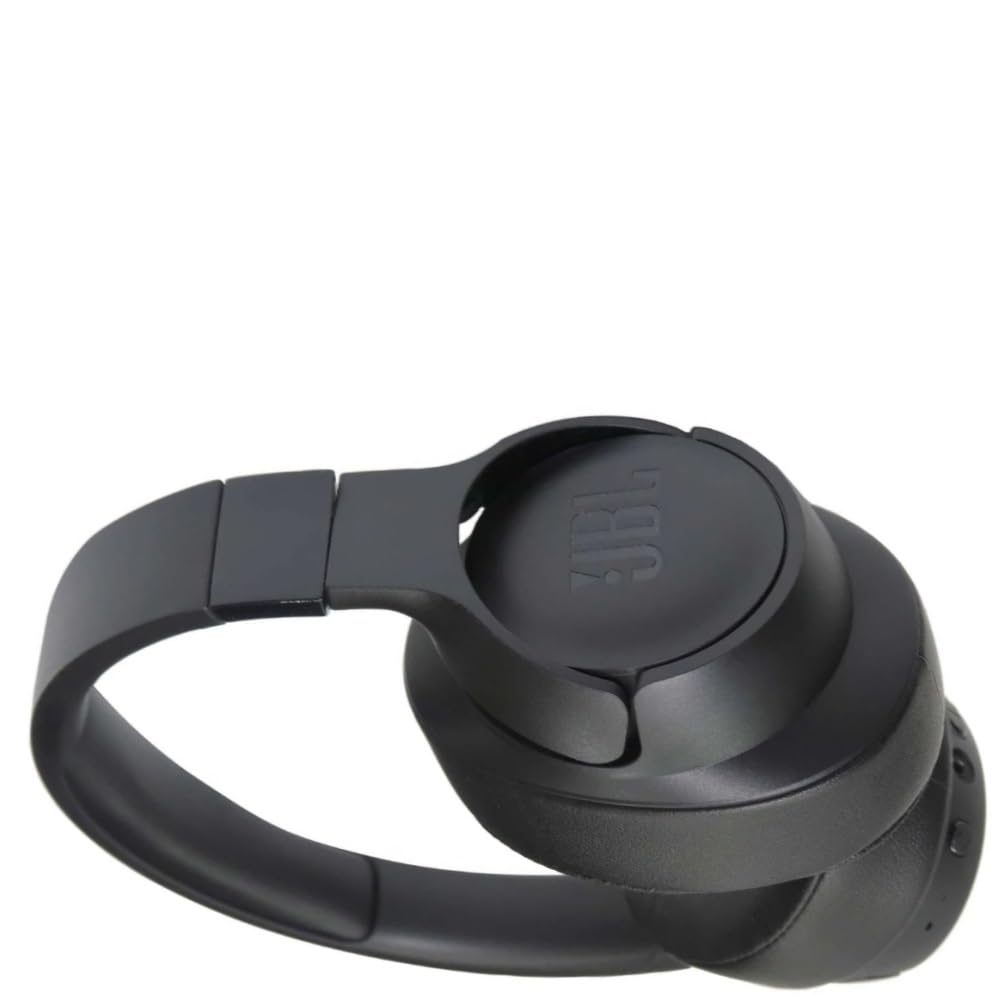 JBL Tune 710BT in black complements any style.