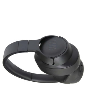 JBL Tune 710BT in black complements any style.