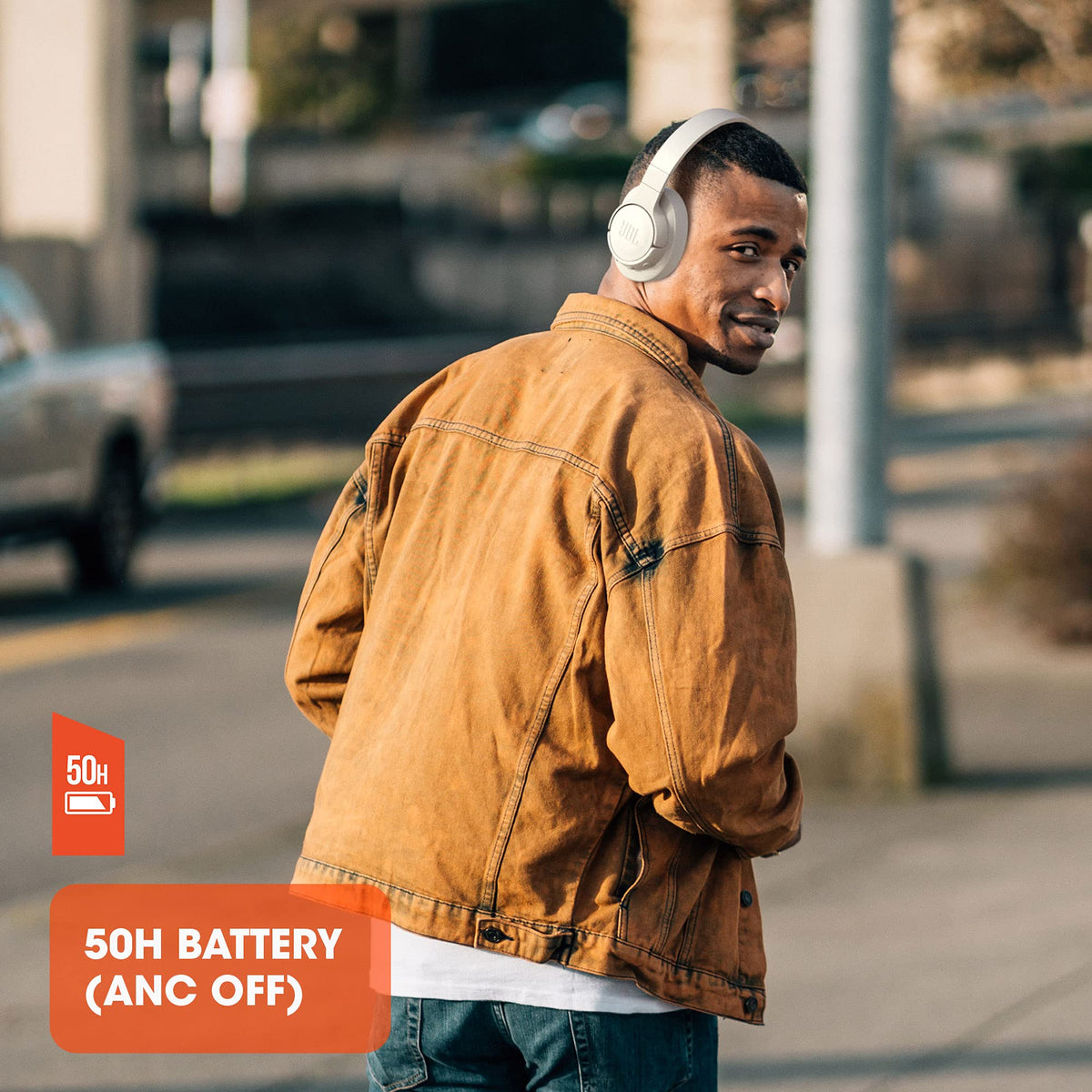 JBL Tune 760NC supports hands-free calls and voice control from the earcup.