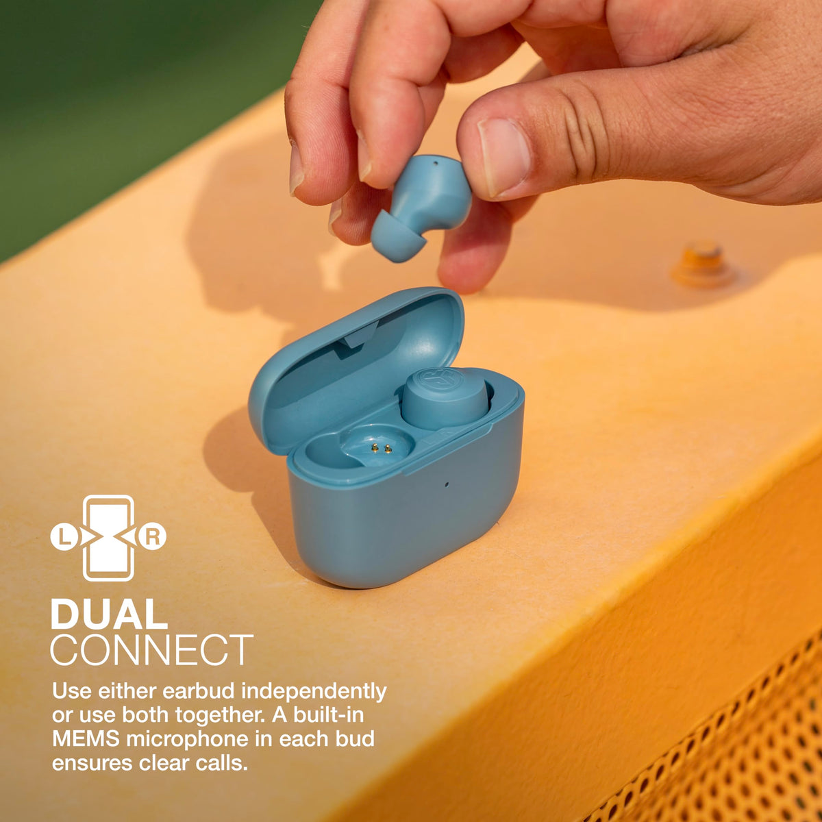 Compact pocket-sized Go Air POP case emphasizes ultra-portable design