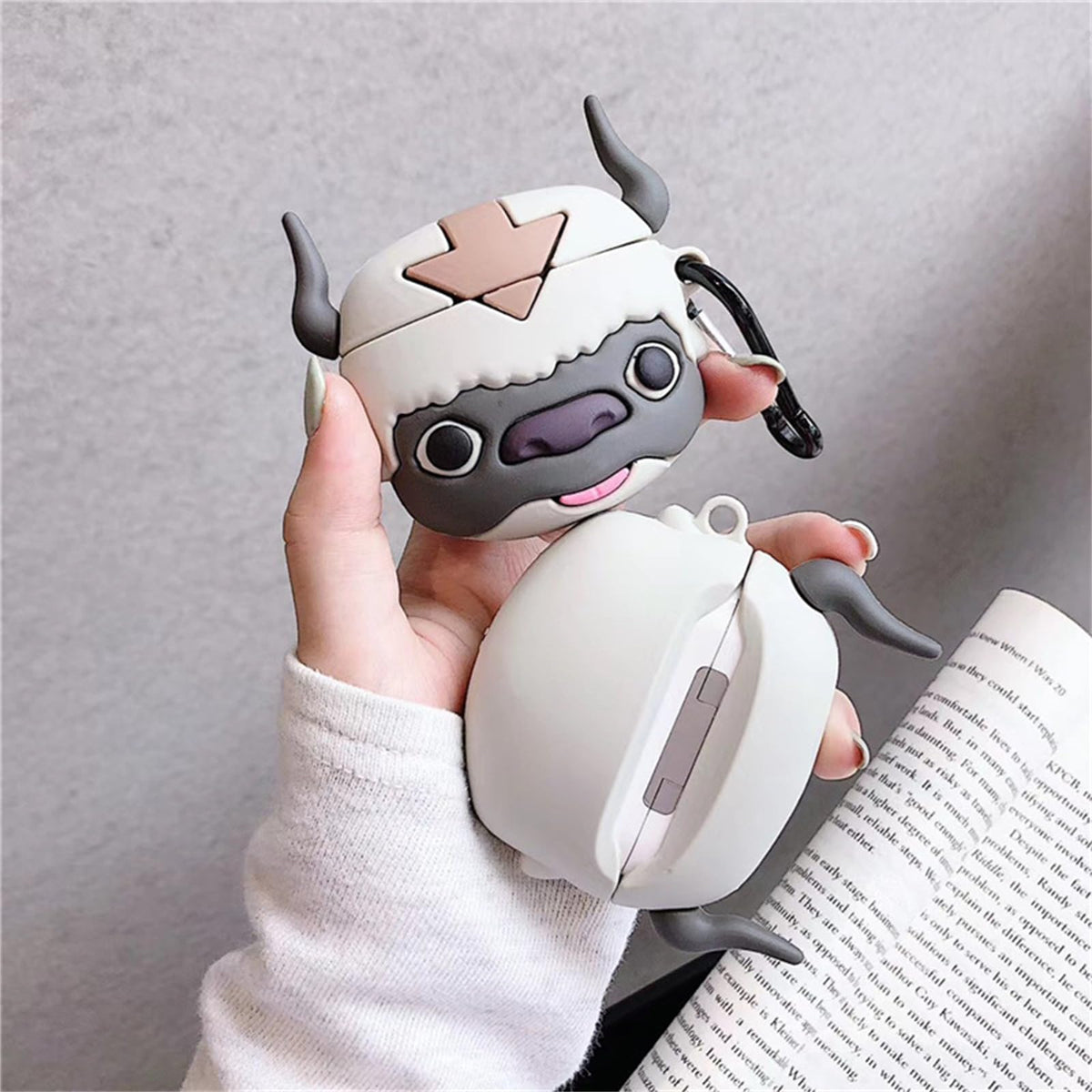 JLSDBMZ AirPods 4 case travel friendly for on-the-go use and easy attachment.