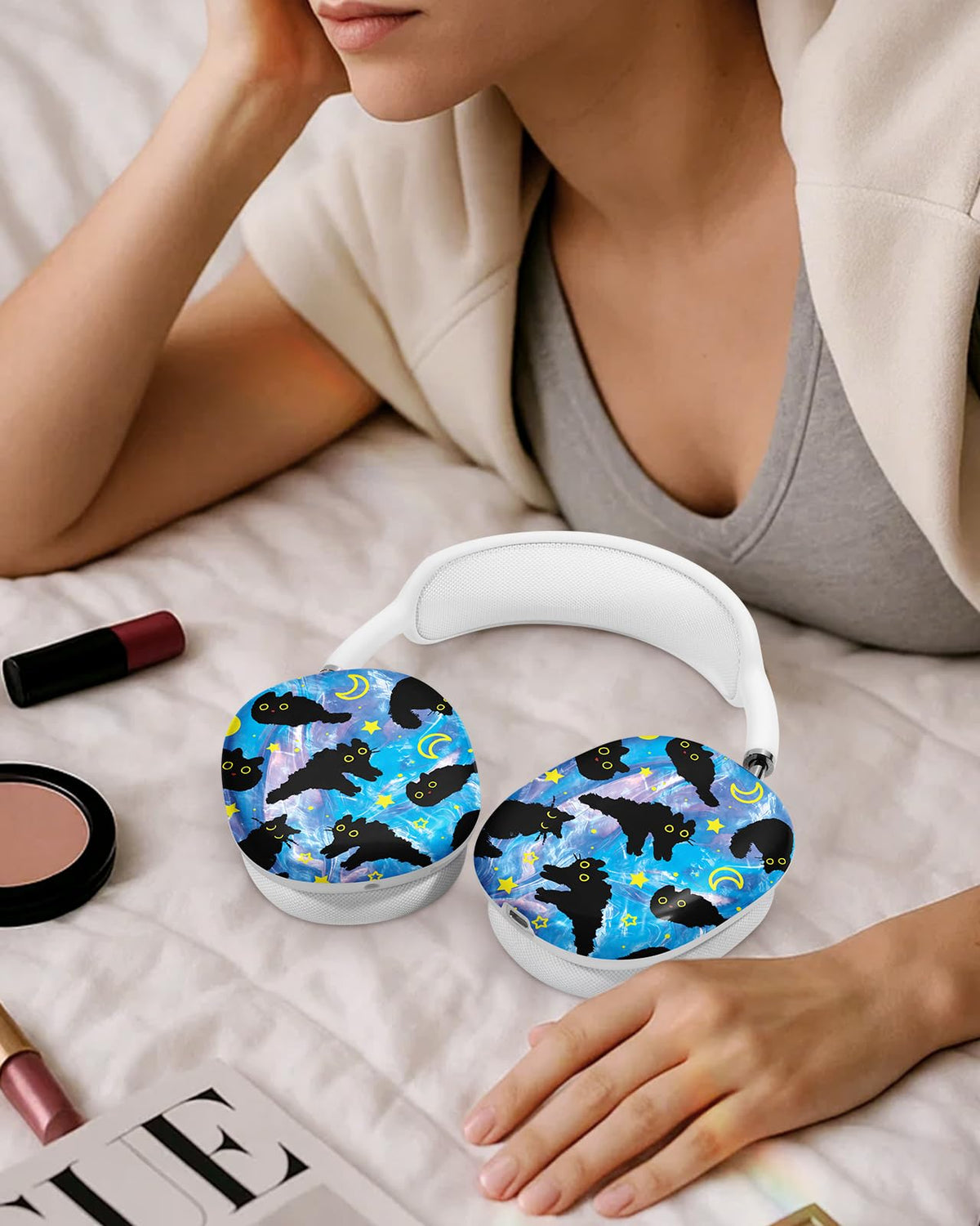 Joyleop easy-to-attach AirPods Max case for quick style changes.