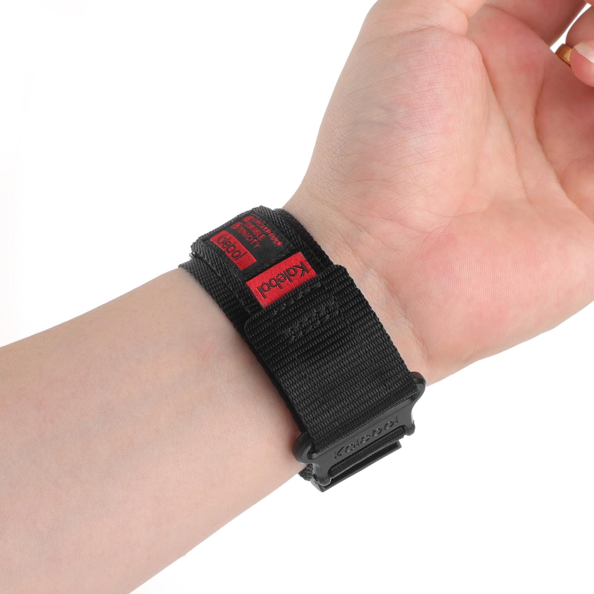 Kalebol nylon strap provides breathable comfort for daily wear.