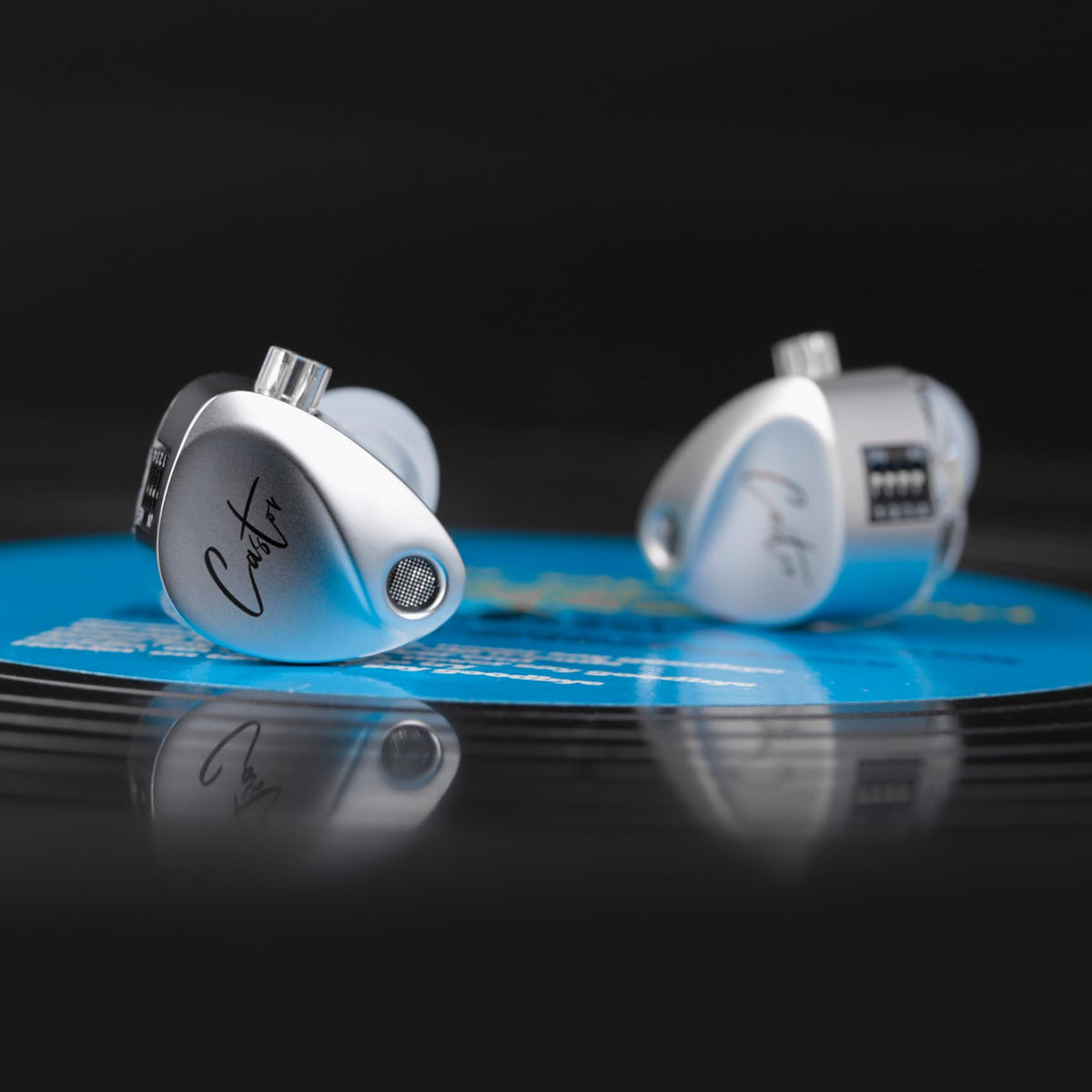 Keephifi KZ Castor packaging includes replacement silicone tips and quick-start guide
