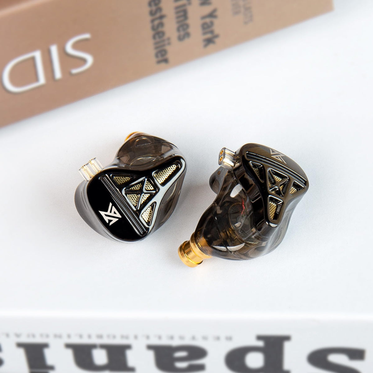 Keephifi KZ DQS 2-pin 3.5mm connector for reliable audio.