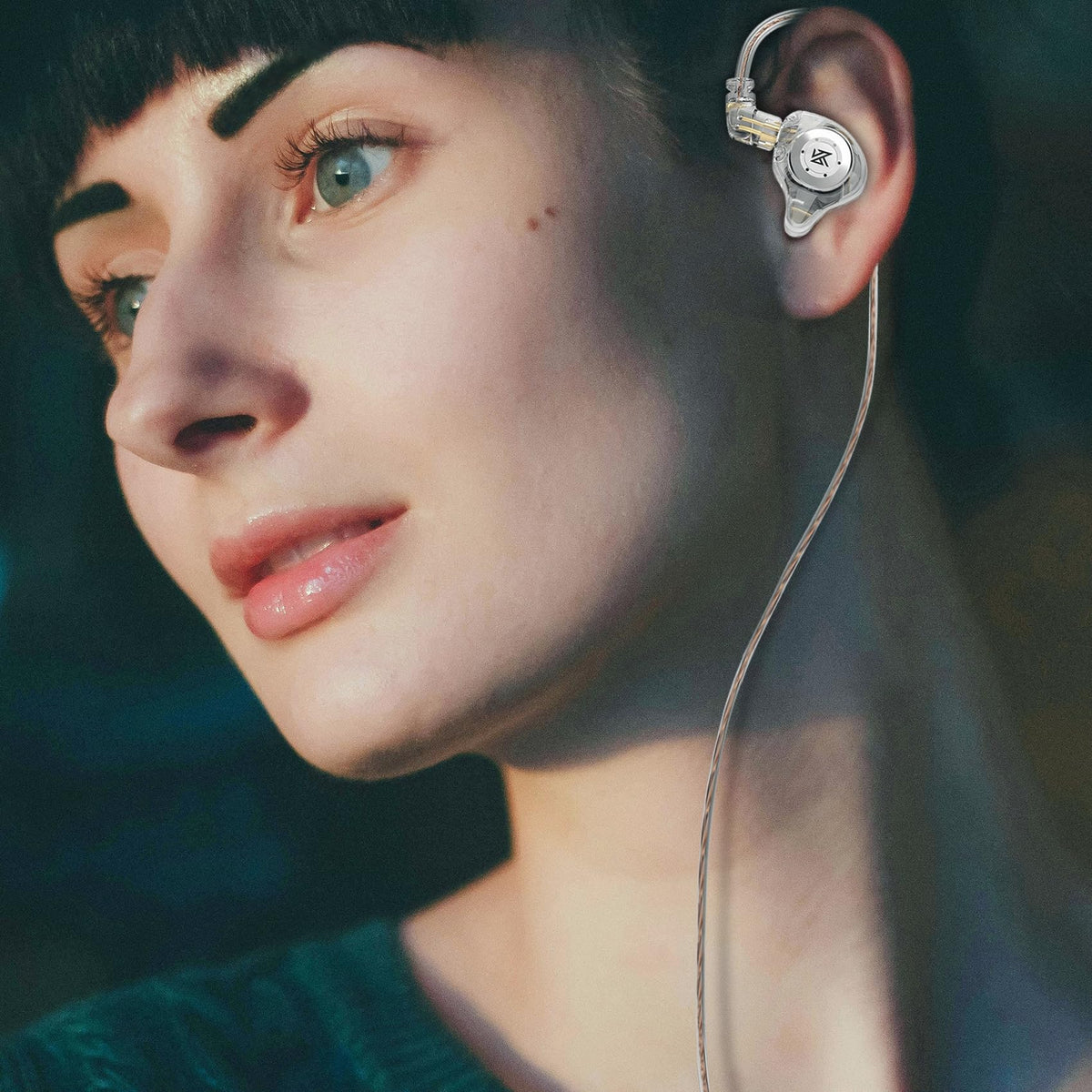 Ergonomic ear-hook design provides secure, comfortable wear during extended use.