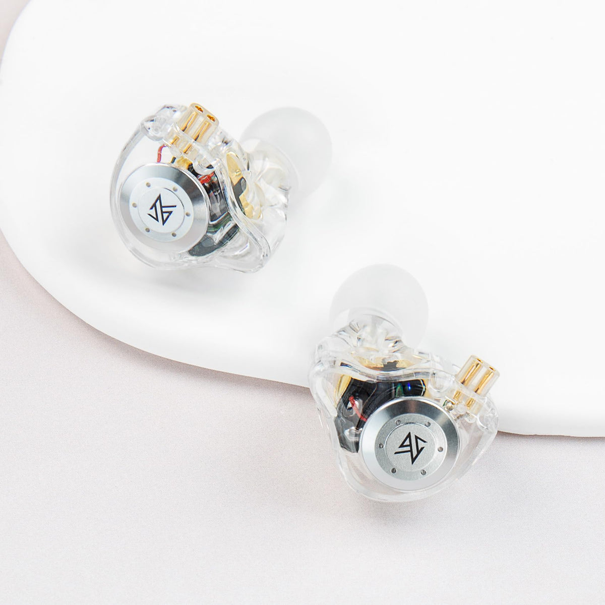 EDX Pro with durable flat 5N OFC cable for long listening sessions.