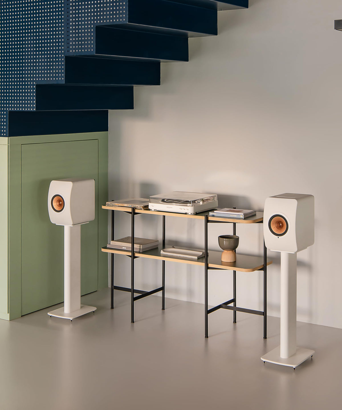 KEF LS50 Wireless II Mineral White HDMI eARC close-up, modern home cinema connectivity