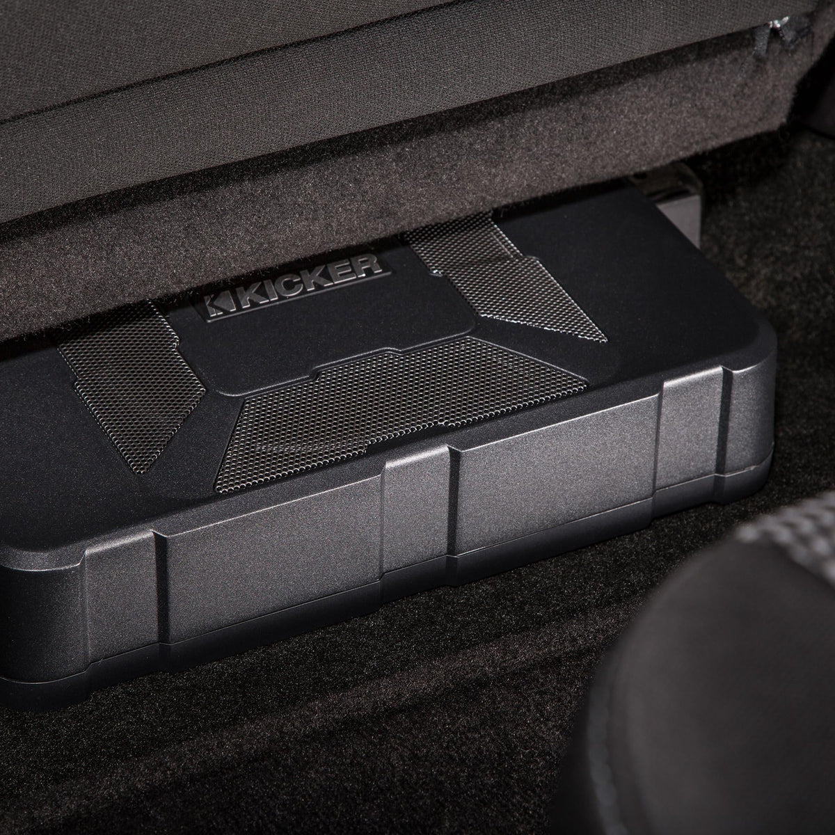 KICKER 51HS8 Hideaway CES-award-winning design showcases innovation.