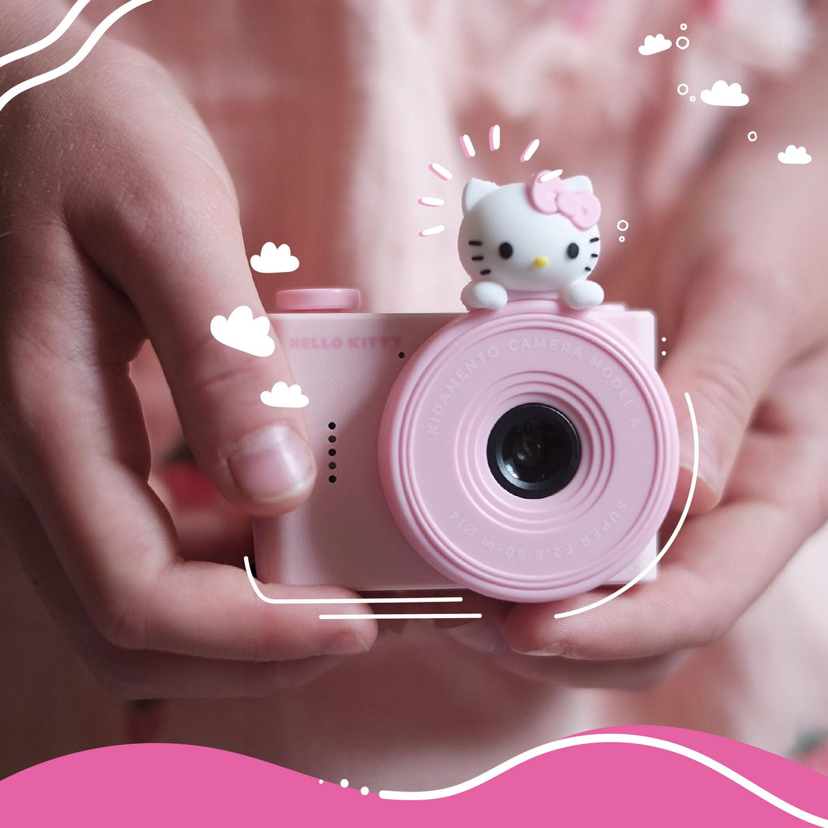 Kidamento Hello Kitty camera records 1080P video for quick clips