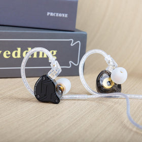 Kinboofi KZ ZS10 Pro X worn in ear during gaming for low latency and comfort